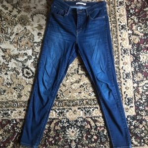 Levi’s 720 High Rise Super Skinny Jeans Size 28